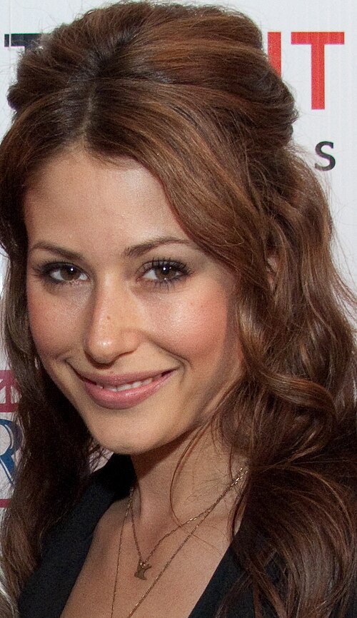 Amanda Crew